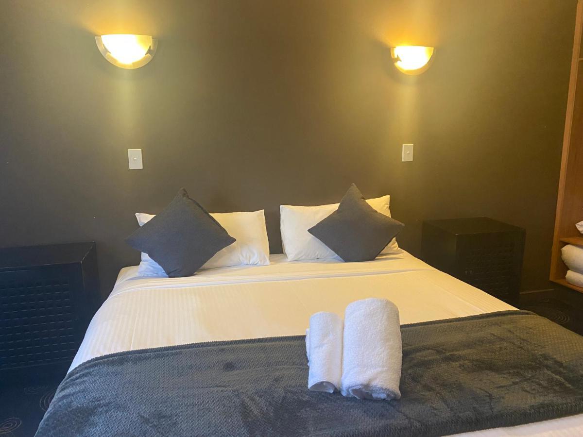The Astor Hotel Motel Goulburn Buitenkant foto