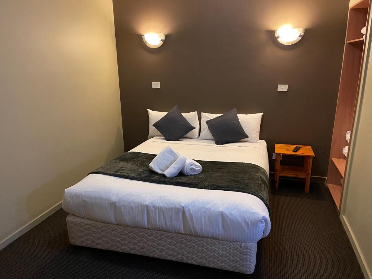 The Astor Hotel Motel Goulburn Buitenkant foto