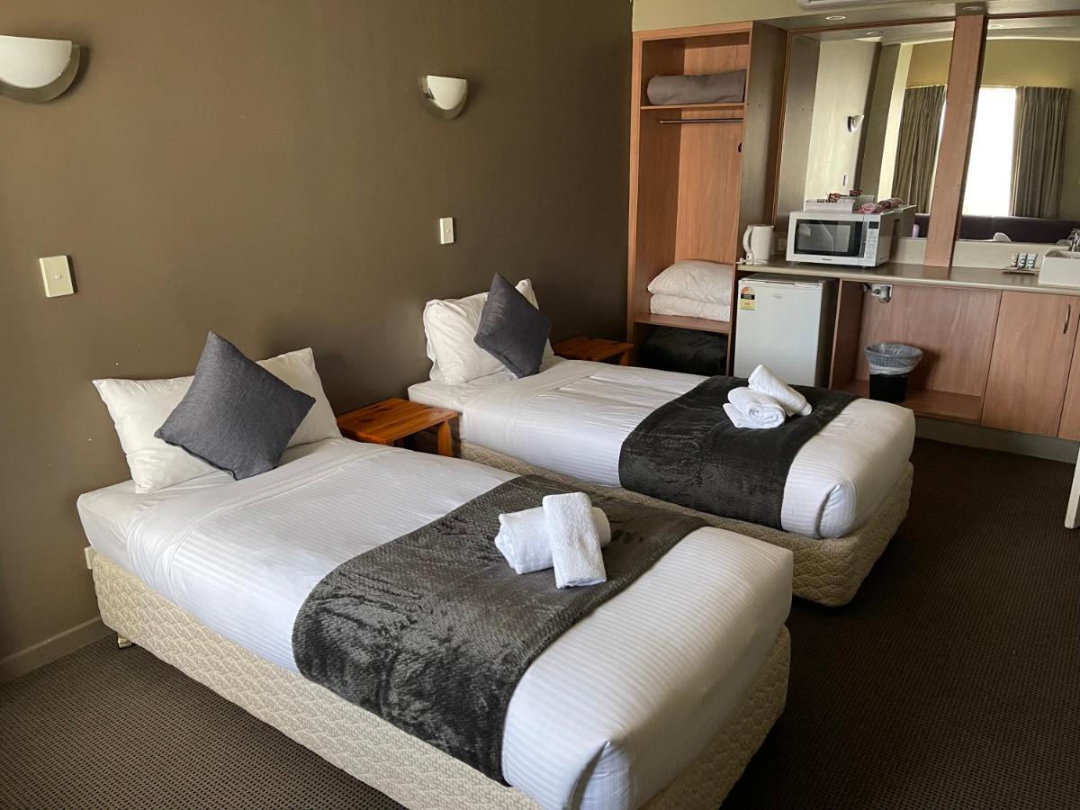 The Astor Hotel Motel Goulburn Buitenkant foto